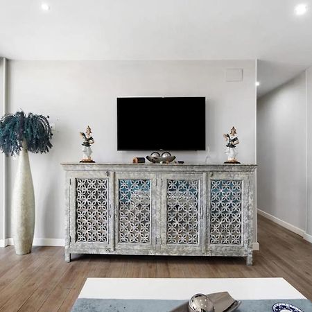 Cozy Room In Stylish Flat Just Steps From The Beach Кадис Екстериор снимка