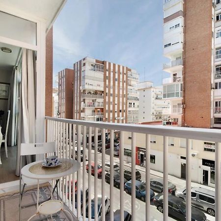 Cozy Room In Stylish Flat Just Steps From The Beach Кадис Екстериор снимка