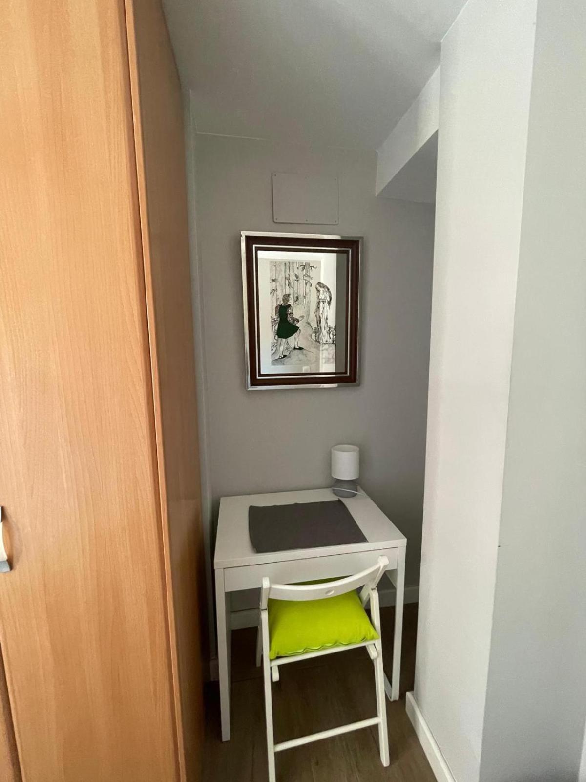 Cozy Room In Stylish Flat Just Steps From The Beach Кадис Екстериор снимка