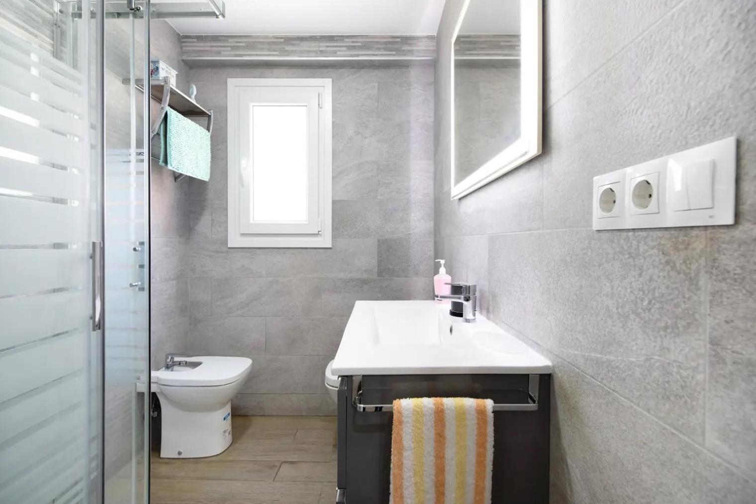 Cozy Room In Stylish Flat Just Steps From The Beach Кадис Екстериор снимка