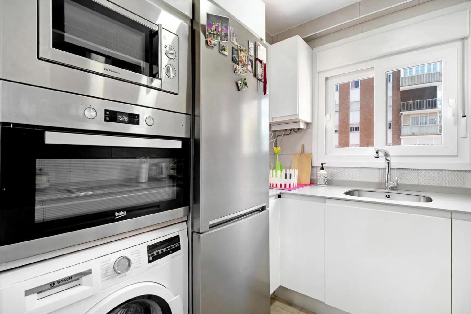 Cozy Room In Stylish Flat Just Steps From The Beach Кадис Екстериор снимка