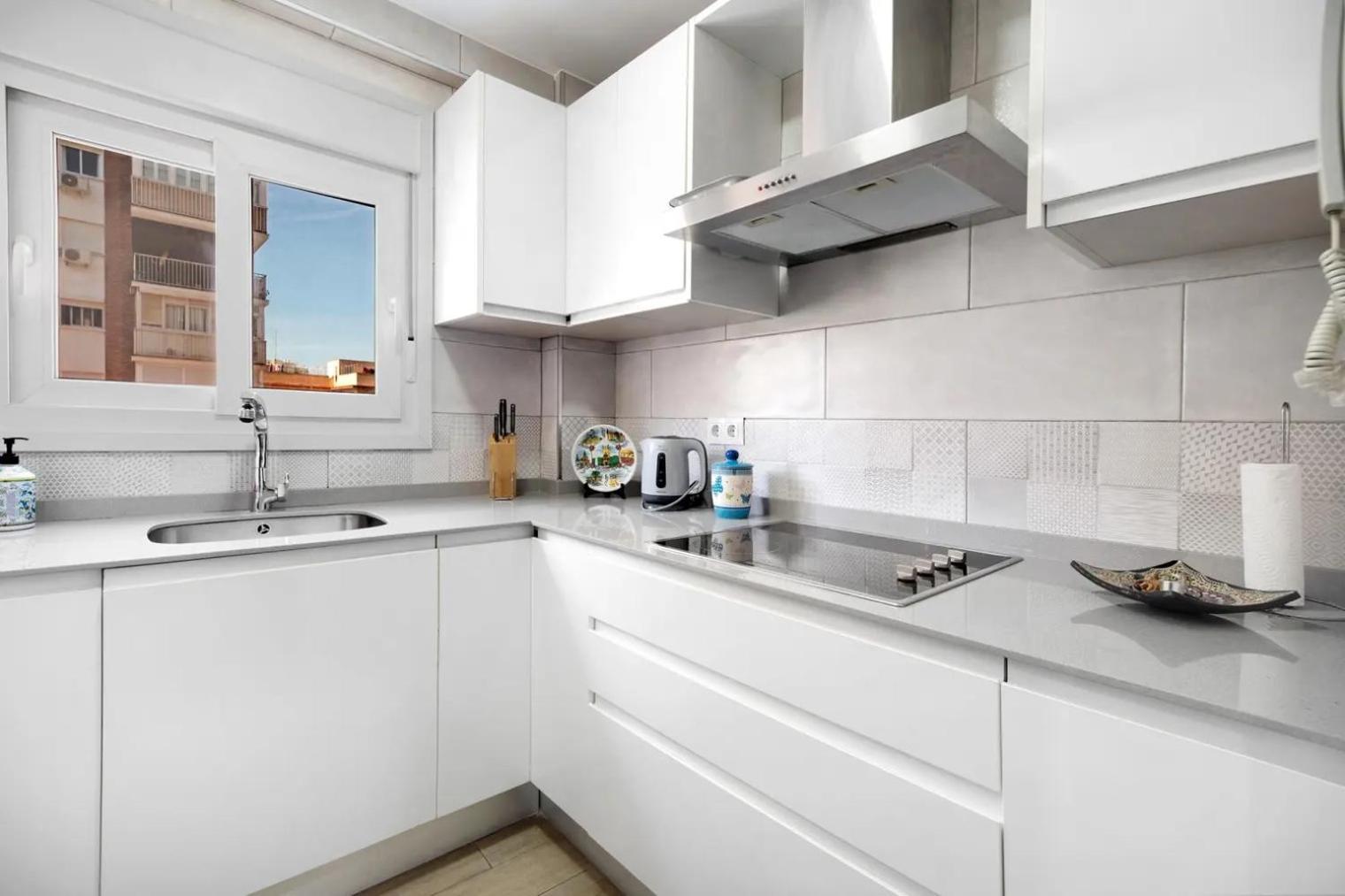 Cozy Room In Stylish Flat Just Steps From The Beach Кадис Екстериор снимка