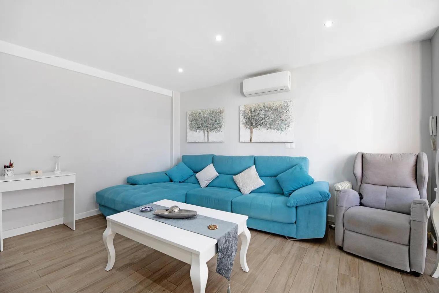 Cozy Room In Stylish Flat Just Steps From The Beach Кадис Екстериор снимка