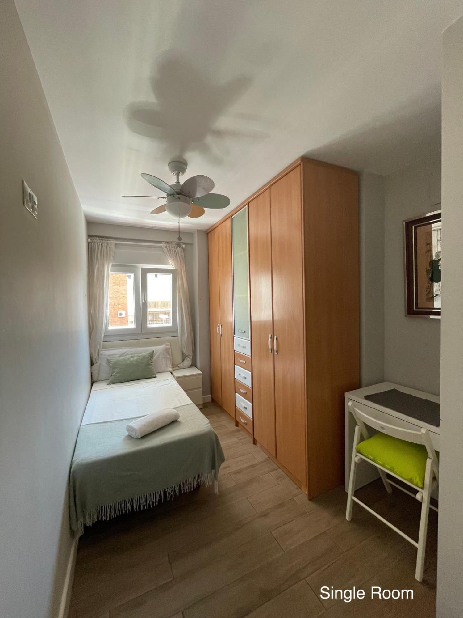 Cozy Room In Stylish Flat Just Steps From The Beach Кадис Екстериор снимка